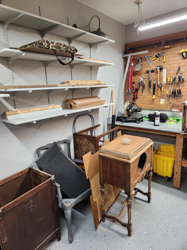 1114 6th St, Mankato, MN 56001 - interior space featuring a workshop area