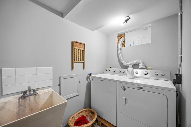 1114 6th St, Mankato, MN 56001 - washroom featuring independent washer and dryer