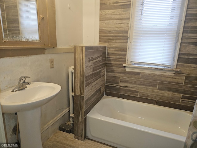 414 33rd Ave N, Minneapolis, MN 55412 - full bath featuring a bath