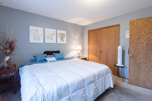 bedroom featuring carpet floors, a closet, and a textured ceiling