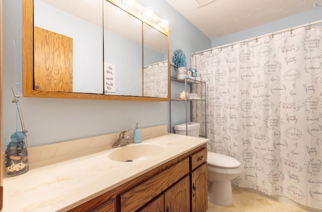 full bath featuring toilet, vanity, and a shower with curtain