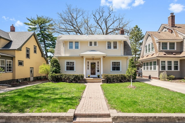 view of front facade featuring a front yard