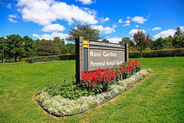 community sign featuring a yard