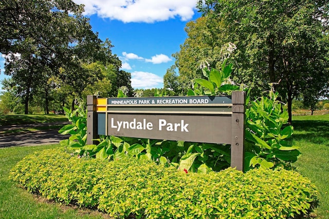view of community / neighborhood sign