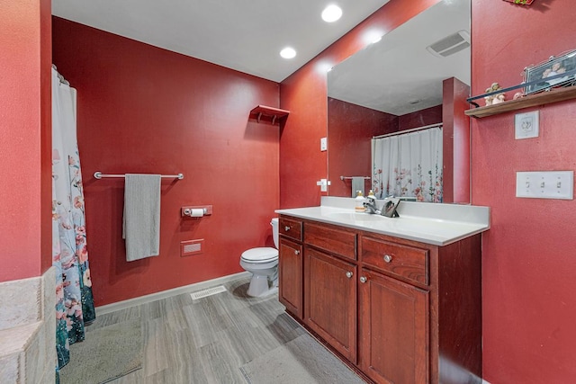 29107 Danel Ave, Randolph, MN 55065 - bathroom featuring vanity, baseboards, toilet, recessed lighting, and a shower with curtain