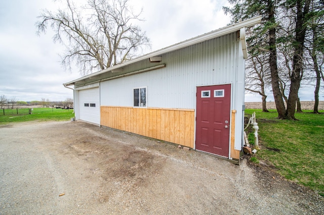 view of outdoor structure featuring dirt driveway and an outdoor structure