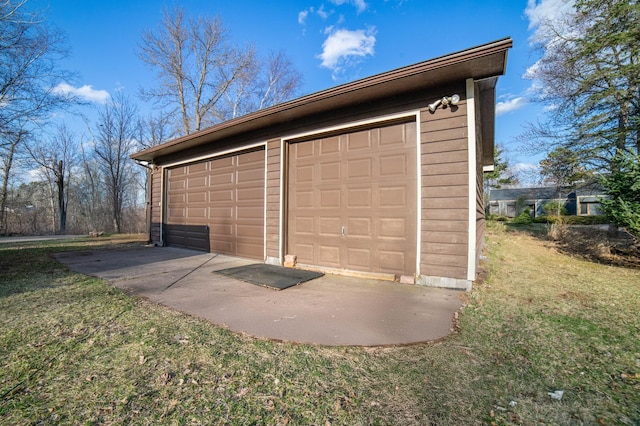view of detached garage