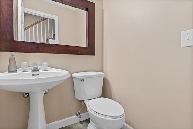 1337 Kenilworth Dr, Woodbury, MN 55125 - bathroom featuring baseboards and toilet