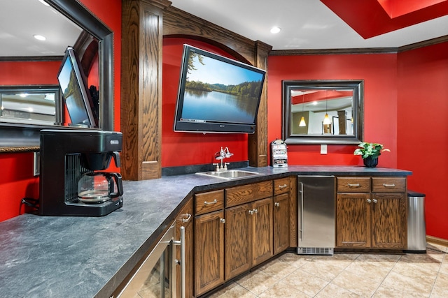 bar with crown molding, a sink, recessed lighting, light tile patterned floors, and refrigerator