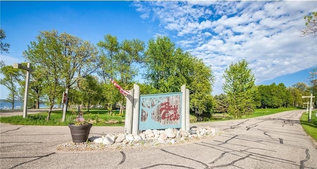 view of community / neighborhood sign