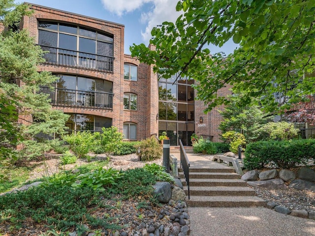 5501 Dewey Hill Rd Unit 233, Edina, MN 55439 - view of building exterior