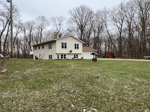 exterior space featuring a lawn