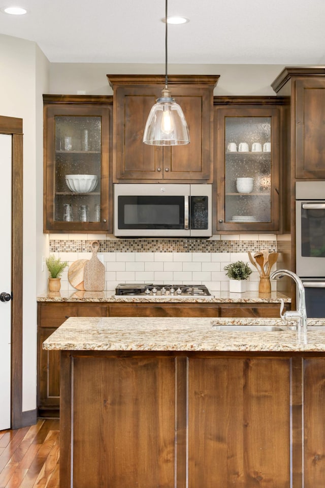 3839 189th Ln NW, Oak Grove, MN 55303 - kitchen with stainless steel appliances, a sink, dark wood finished floors, decorative backsplash, and recessed lighting