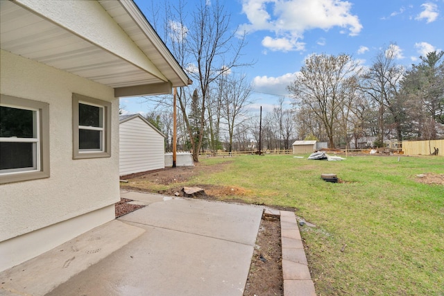 view of yard featuring a patio area