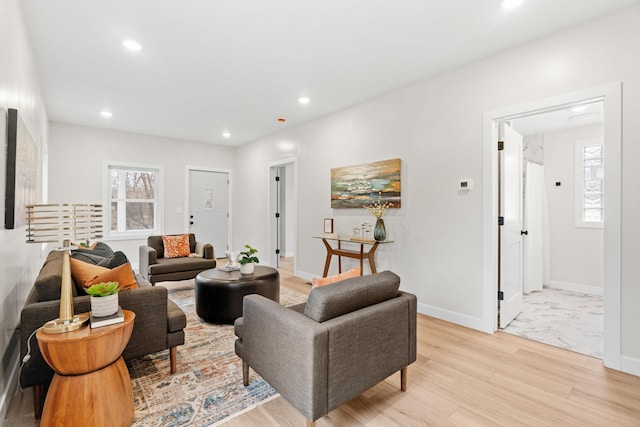living area featuring light wood-style floors, recessed lighting, and baseboards