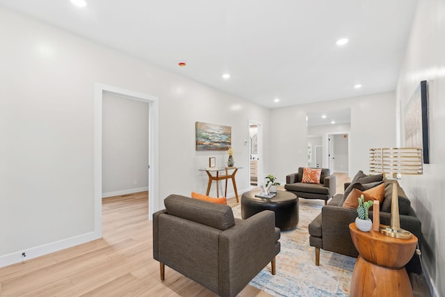 living room with light wood-type flooring, recessed lighting, and baseboards