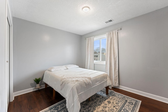 421 Robert St S, Saint Paul, MN 55107 - bedroom with baseboards, visible vents, wood finished floors, and a textured ceiling