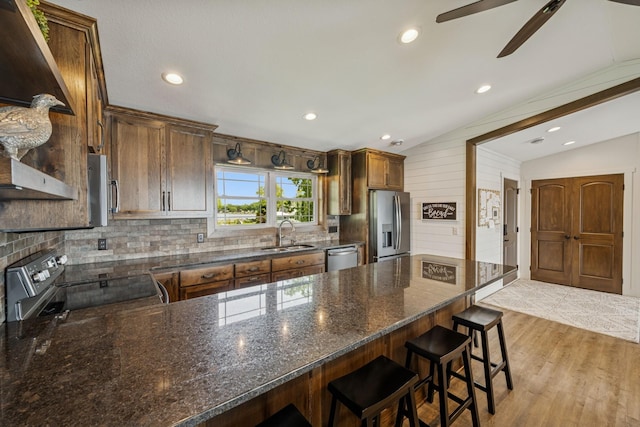 11831 Gulden Ave NW, Maple Lake, MN 55358 - kitchen with appliances with stainless steel finishes, vaulted ceiling, a peninsula, decorative backsplash, and a ceiling fan
