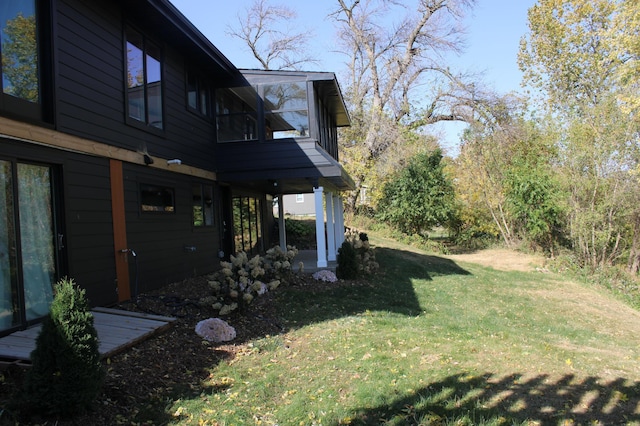 view of green lawn