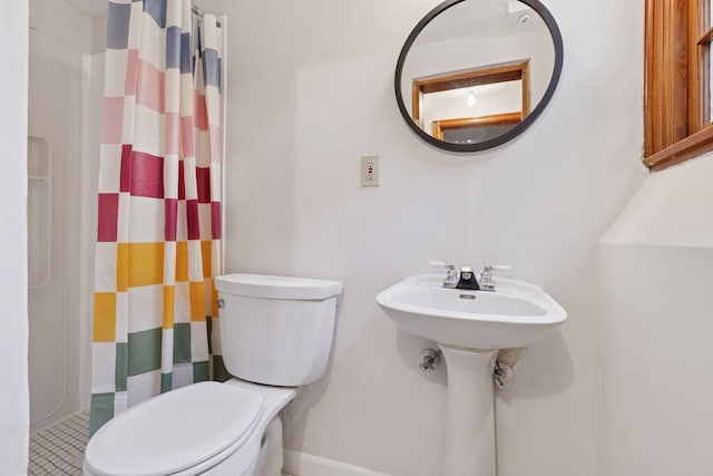 1804 Pinehurst Ave, Saint Paul, MN 55116 - bathroom with toilet and curtained shower