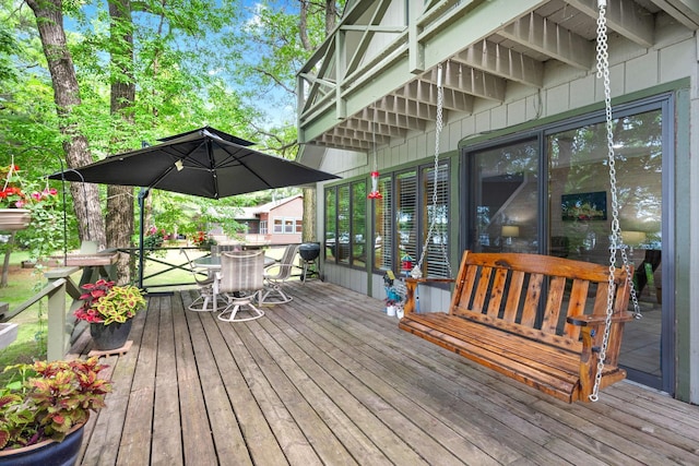 deck featuring outdoor dining space