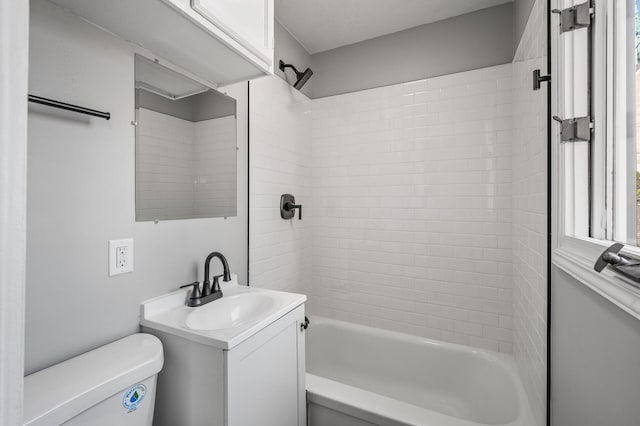 1527 Minnehaha Ave W, Saint Paul, MN 55104 - bathroom with shower / washtub combination, toilet, and vanity