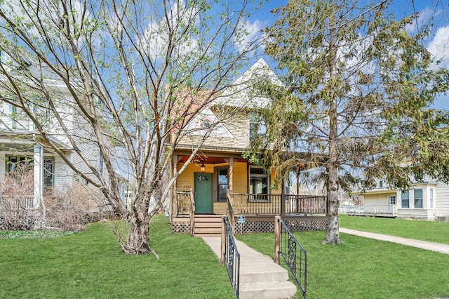 1527 Minnehaha Ave W, Saint Paul, MN 55104 - view of front of house with a porch and a front lawn