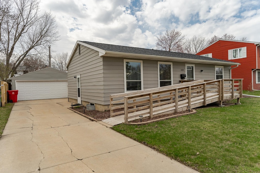 1539 8 1/2 Ave SE, Rochester, MN 55904 - view of front of property with a detached garage, an outbuilding, and a front yard