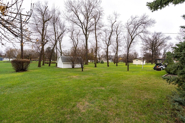 1001 Alexander St, Crookston, MN 56716 - view of yard with an outbuilding