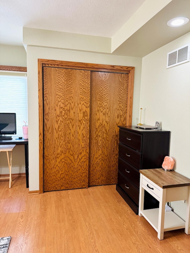 1502 4th Ave SW, Austin, MN 55912 - bedroom featuring visible vents, light wood-type flooring, and recessed lighting