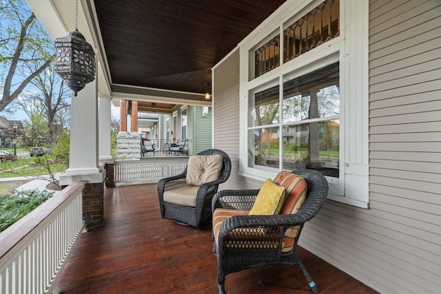 904 Lincoln Ave, Saint Paul, MN 55105 - view of wooden porch