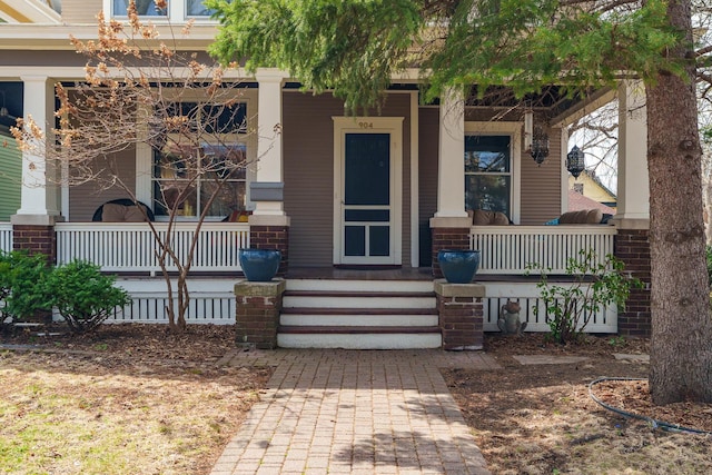 904 Lincoln Ave, Saint Paul, MN 55105 - view of exterior entry with covered porch