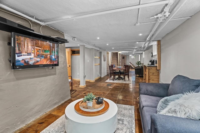 904 Lincoln Ave, Saint Paul, MN 55105 - view of living area