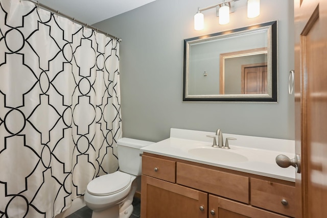 full bathroom with toilet, a shower with curtain, and vanity
