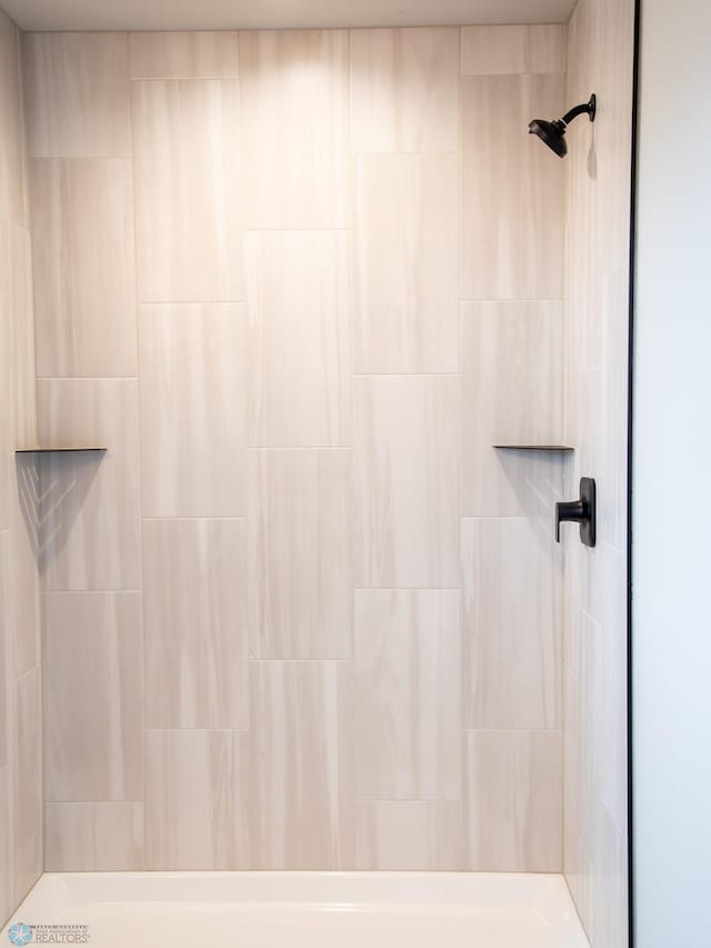 1479 66th Ave S, Fargo, ND 58104 - bathroom with a tile shower