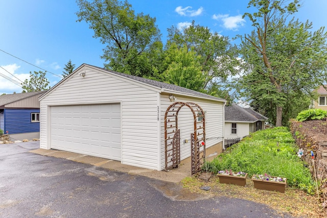 3310 Lake Johanna Blvd, Arden Hills, MN 55112 - view of detached garage