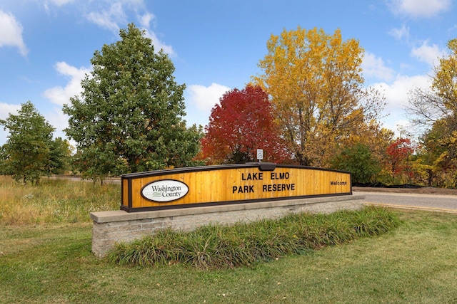 565 Juniper Ct N, Lake Elmo, MN 55042 - community / neighborhood sign with a lawn