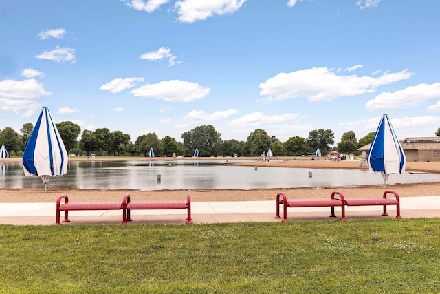 565 Juniper Ct N, Lake Elmo, MN 55042 - surrounding community featuring a lawn and a water view