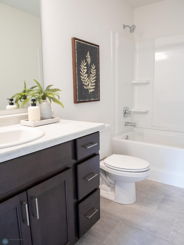 6735 Meadow View Dr S, Fargo, ND 58104 - full bathroom featuring toilet, bathing tub / shower combination, and vanity