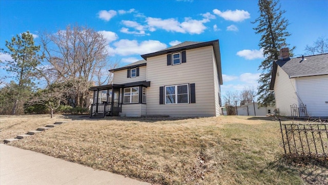 view of front of property with a front yard