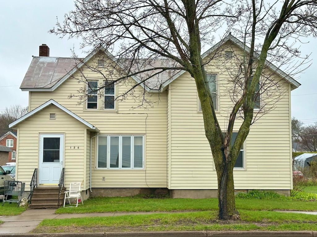 126 Columbia St, Chippewa Falls, WI 54729 - back of property with entry steps