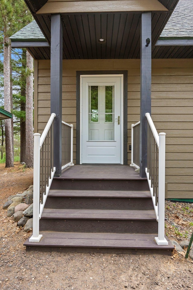 doorway to property featuring covered porch