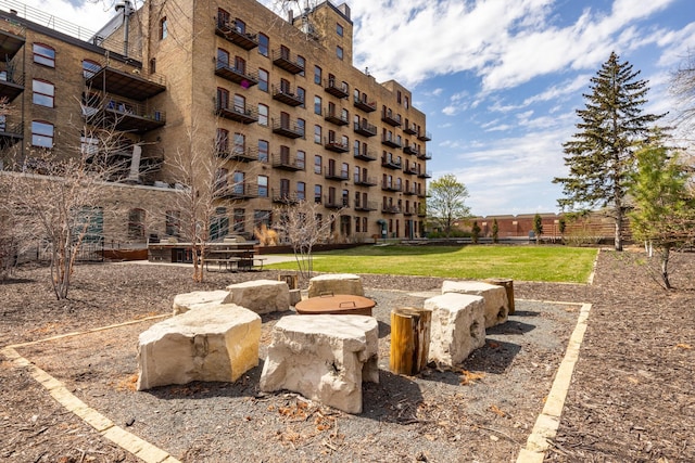 702 1st St Unit 521, Minneapolis, MN 55401 - view of home's community featuring a lawn