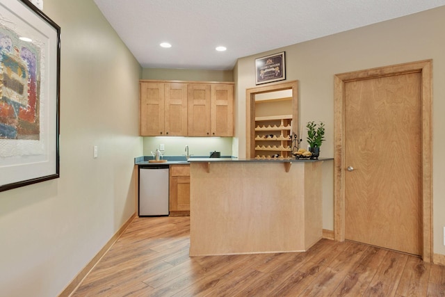 1656 Isabella Pkwy, Chaska, MN 55318 - kitchen featuring dishwasher, light wood finished floors, recessed lighting, baseboards, and a breakfast bar area