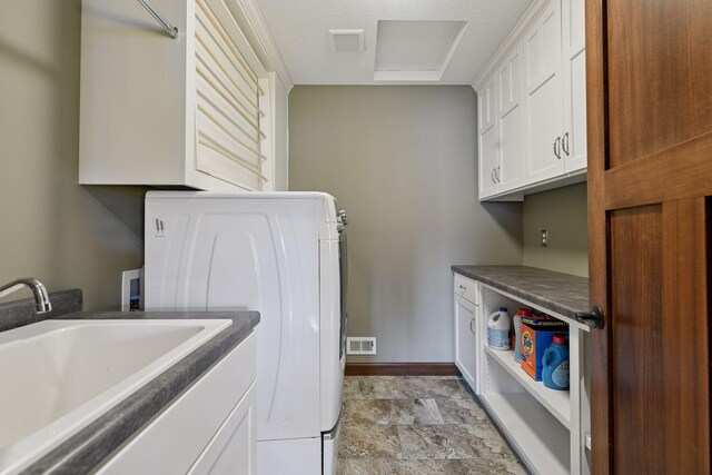 2919 Hilltop Dr, Chaska, MN 55318 - laundry room featuring cabinet space, washer / clothes dryer, and baseboards