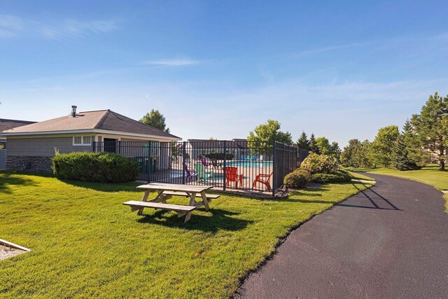 2919 Hilltop Dr, Chaska, MN 55318 - surrounding community featuring a swimming pool
