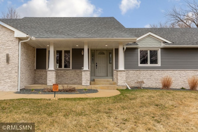 single story home featuring a porch, roof with shingles, and a front yard