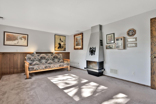 living area featuring carpet flooring, visible vents, and baseboards