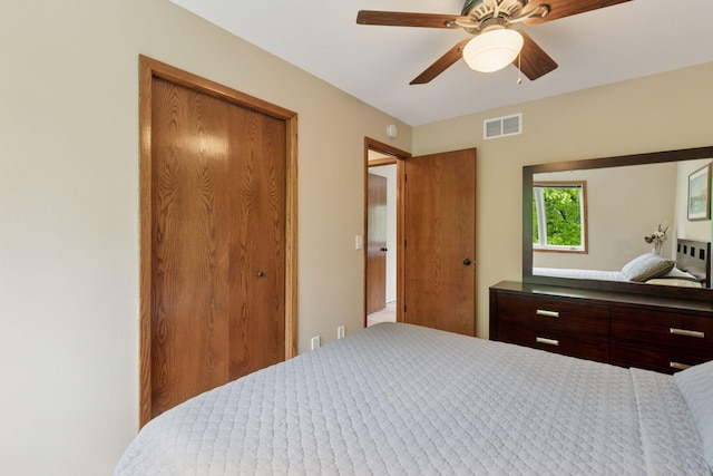 3861 Westbury Dr, Eagan, MN 55123 - bedroom with a closet and ceiling fan