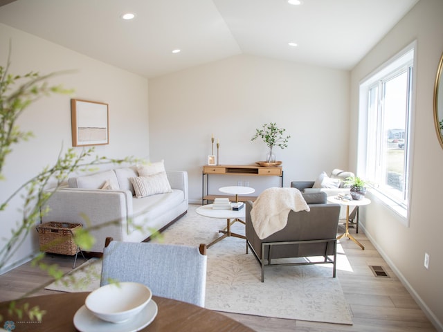 living room featuring visible vents, recessed lighting, baseboards, and light wood-style floors